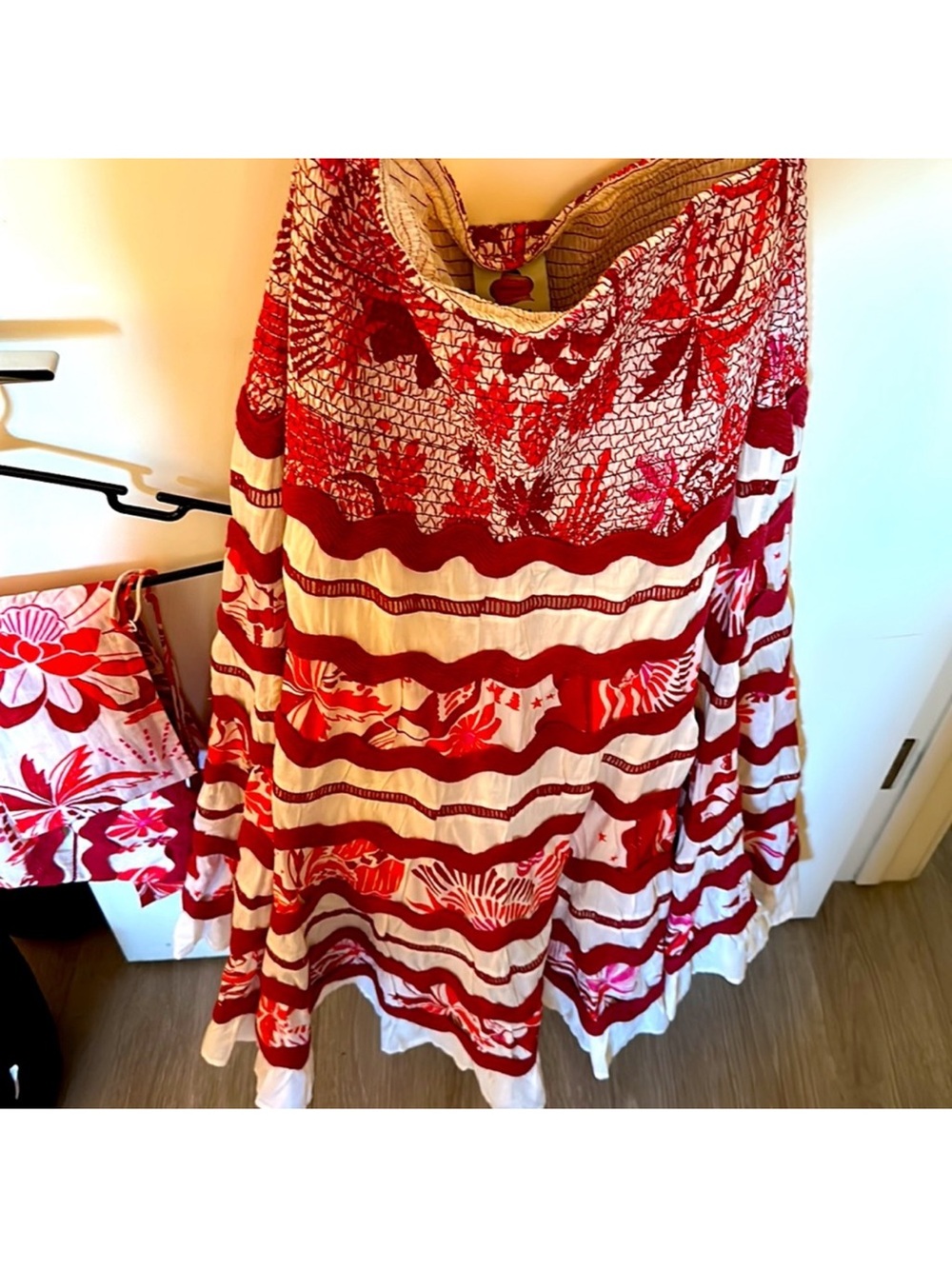 FARM Rio Red and Cream Tiered Floral Midi Skirt and top - Picture 2 of 2